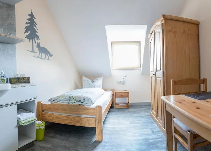 & Am Rennsteig Konukevi Spechtsbrunn