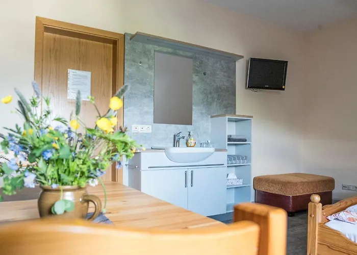 & Am Rennsteig Spechtsbrunn