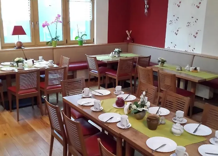 & Am Rennsteig Konukevi Spechtsbrunn