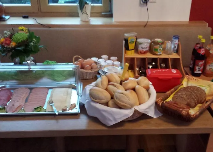 & Am Rennsteig Konukevi *